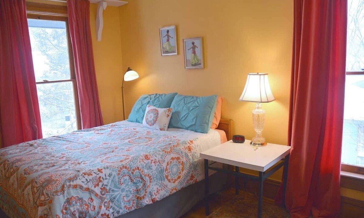 West Washington House | Adler House: A charming South Bend escape. - Yellow Room