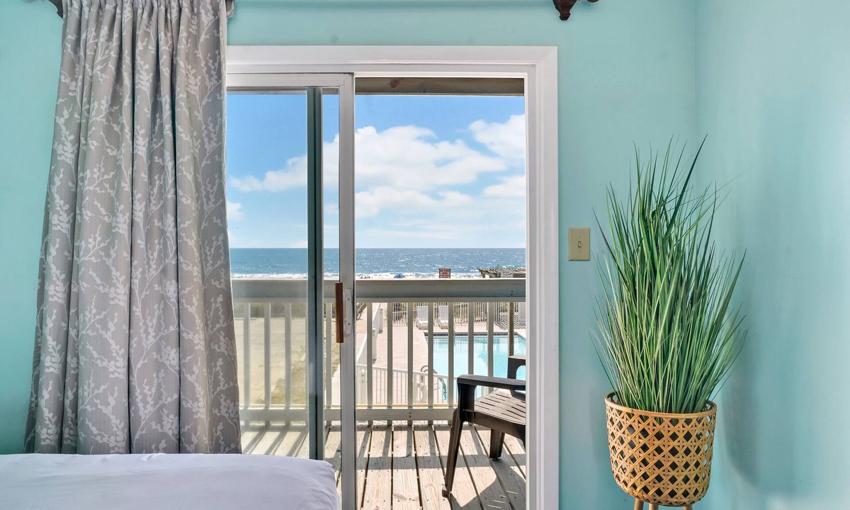 Kure Beach Hotel | Admiral's Quarter