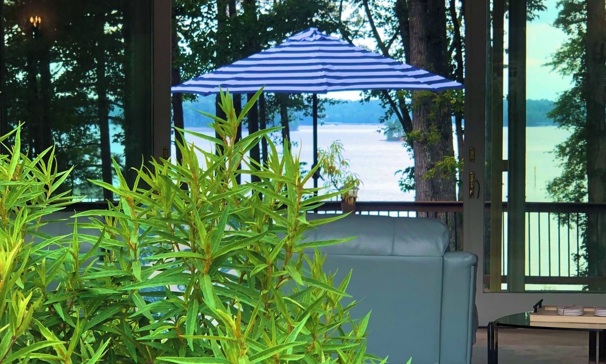 Flowery Branch House | Admiral's Sandy Beach Chalet