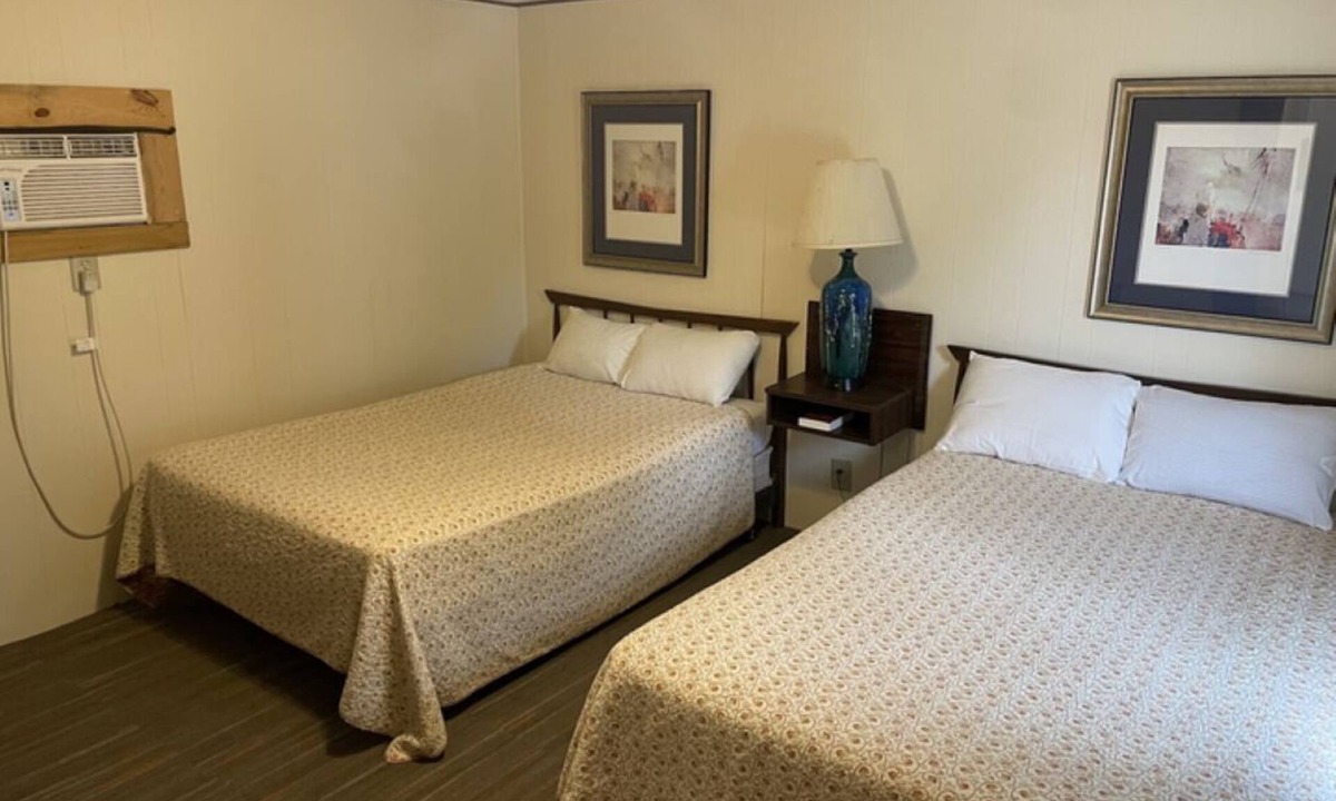 Lonergan Resort | Admiral’s Cove Resort - Family Suite 18