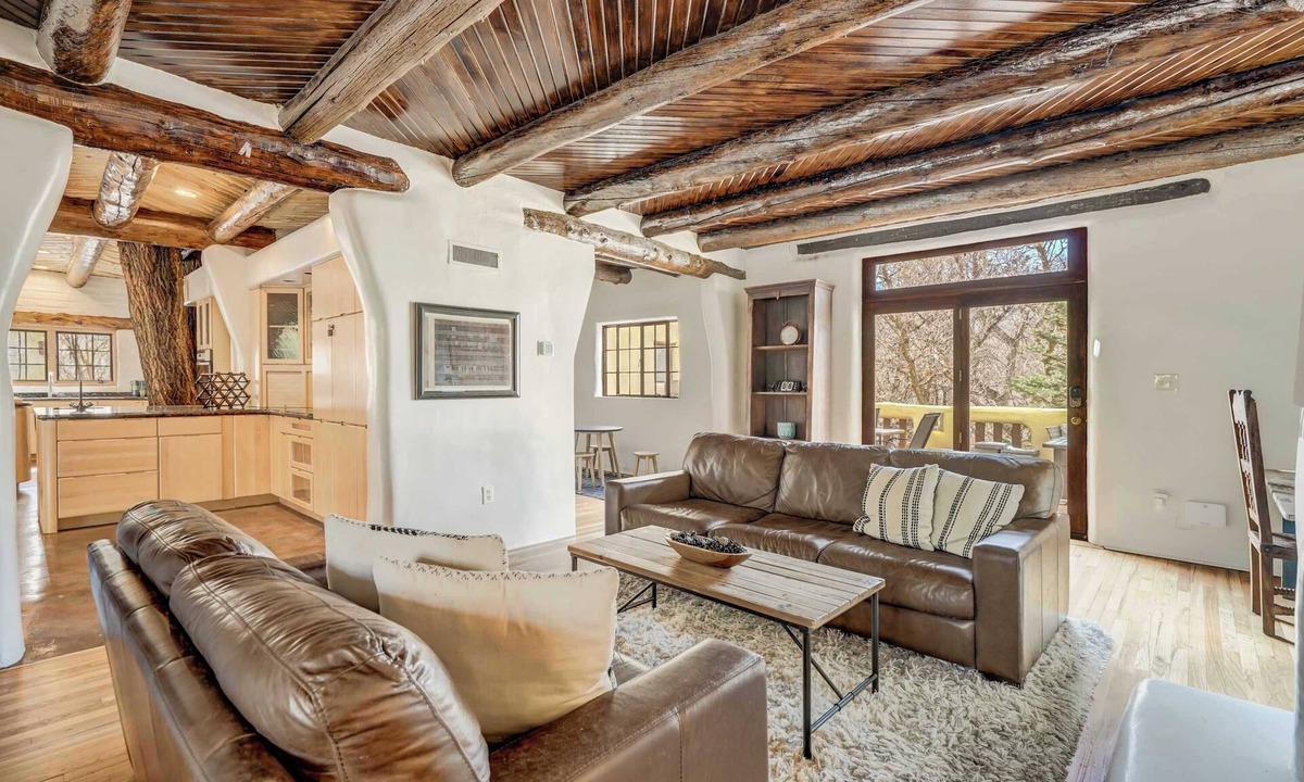 Broadmoor House | Adobe del Sur! Architectural Gem Near Broadmoor