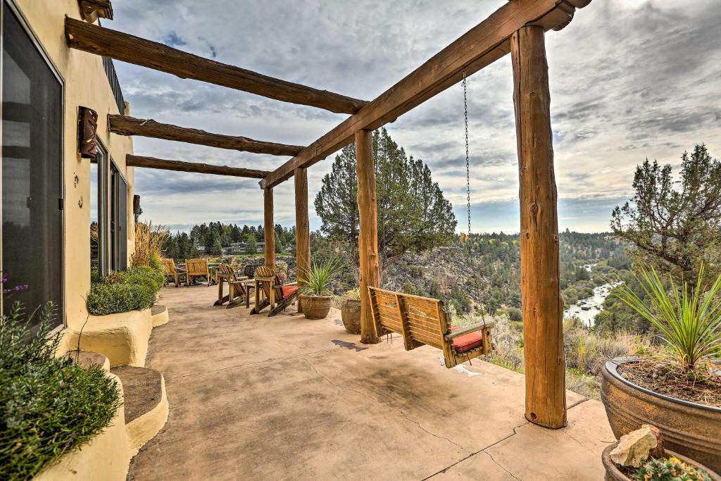 Redmond House | Adobe Home - River & Mtn Views w/Hot Tub!