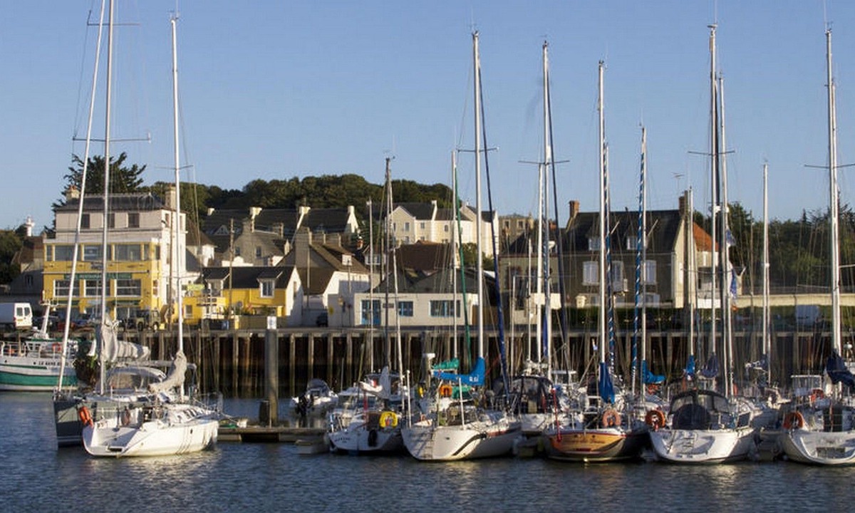 Grandcamp-Maisy Hotel | Adonis Grandcamp - Résidence les Isles de Sola