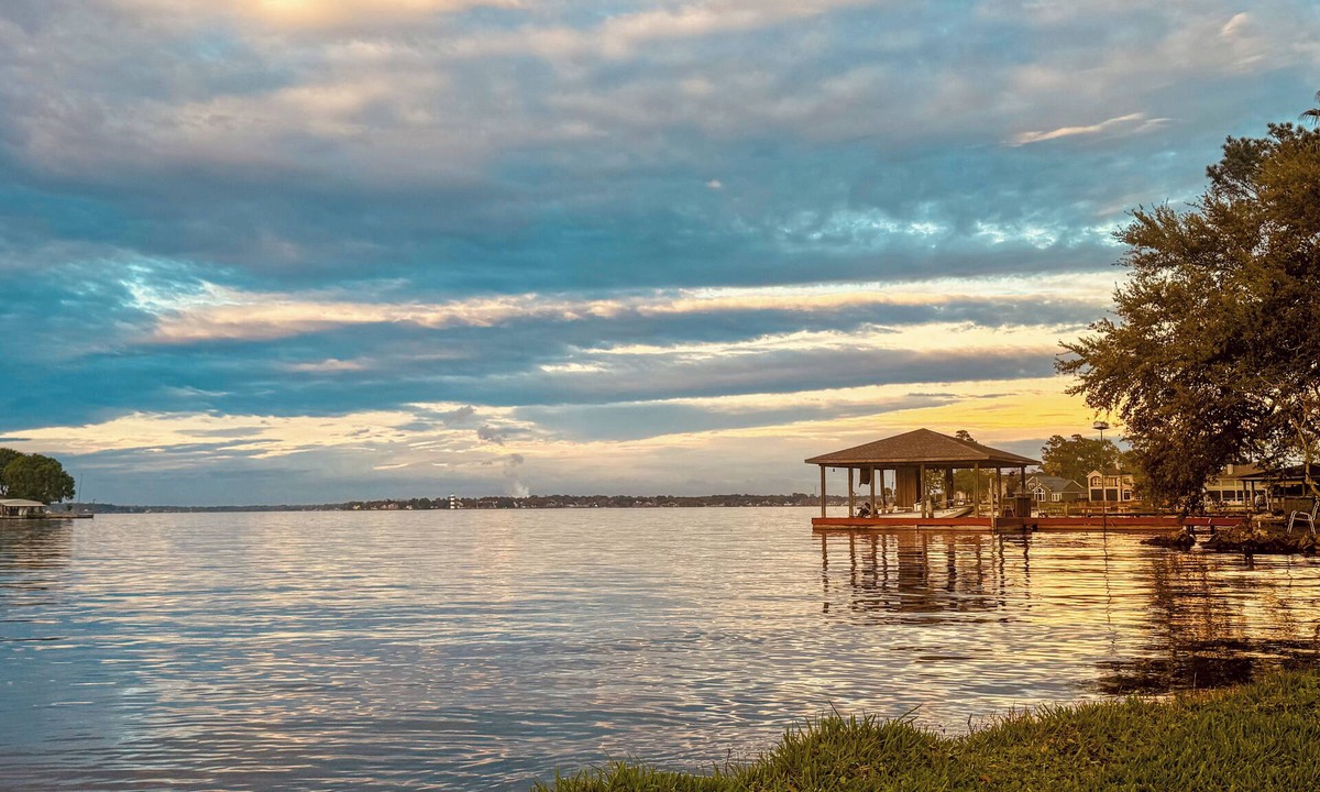 Walden on Lake Conroe Condo | Adorable 1-bedroom condo on a quiet Lake Conroe cove! 31 DAY MINIMUM!