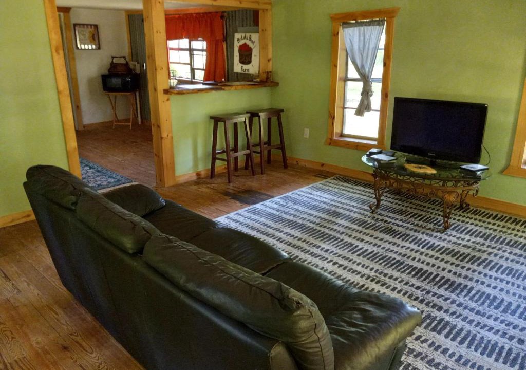 Cherokee County House | Adorable 1 bedroom Honey House