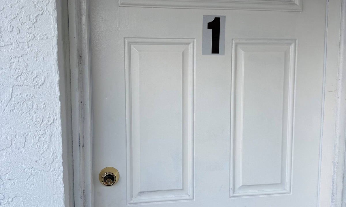 Pinecrest West Park Apartment | Adorable 1-bedroom studio with AC in vibrant Tampa