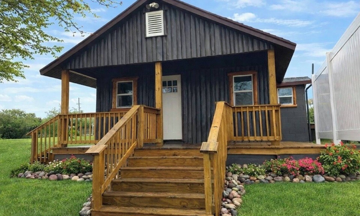 Cheboygan Cabin | Adorable 2-bedroom cabin with AC in charming Cheboygan