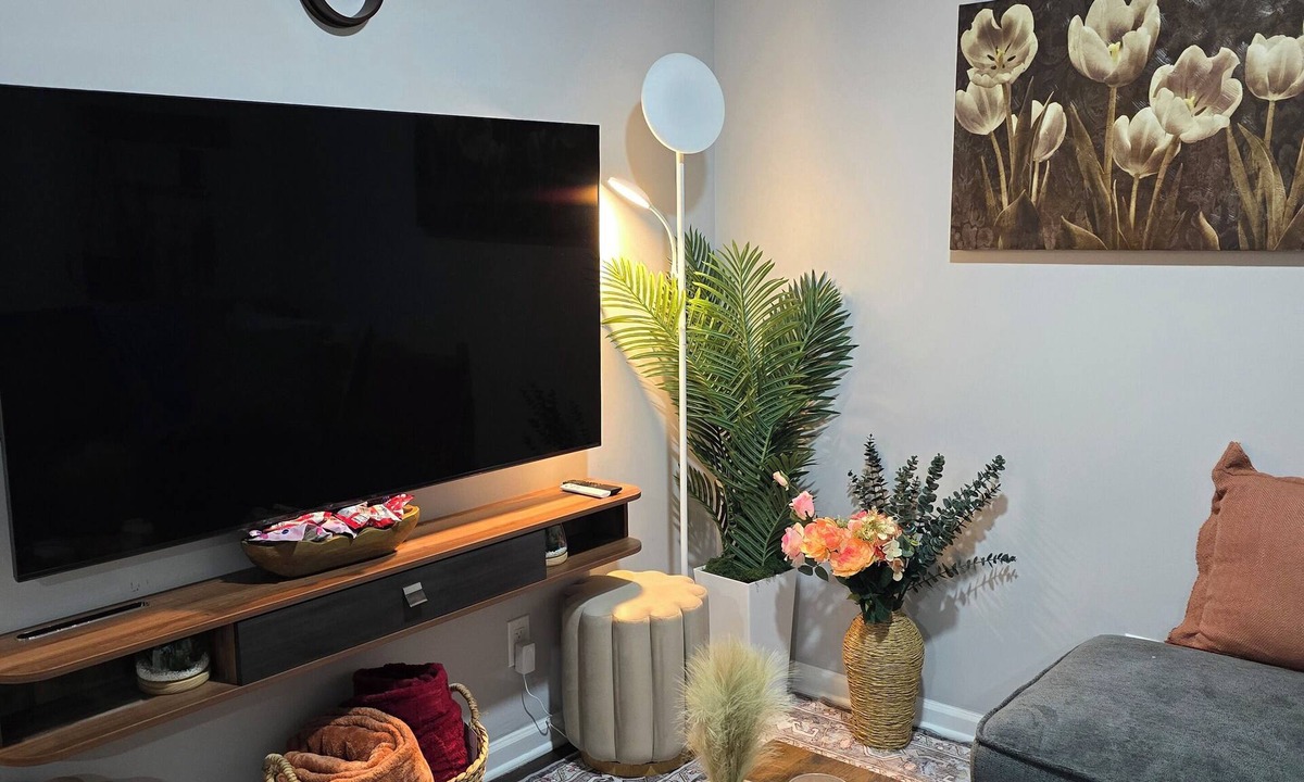 Riverside Apartment | Adorable 2-bedroom Spacious Two King Bed