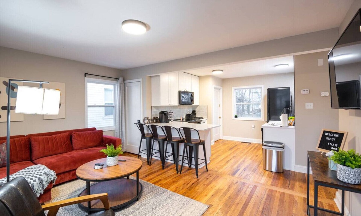 St. Charles House | Adorable 2 King Bed Frenchtown Home