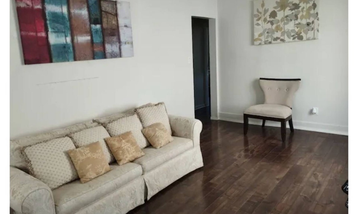 Crescent Heights Apartment | Adorable 2BDR Suite,5mins to downtown free parking