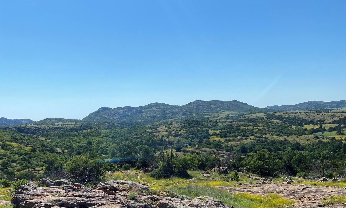 Lawton House | Adorable 2BR Townhome Near Medicine Park, Mountain Views & Fire Pit