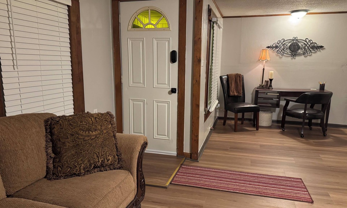 New Boston House | Adorable 3-bedroom house with AC in charming Simms