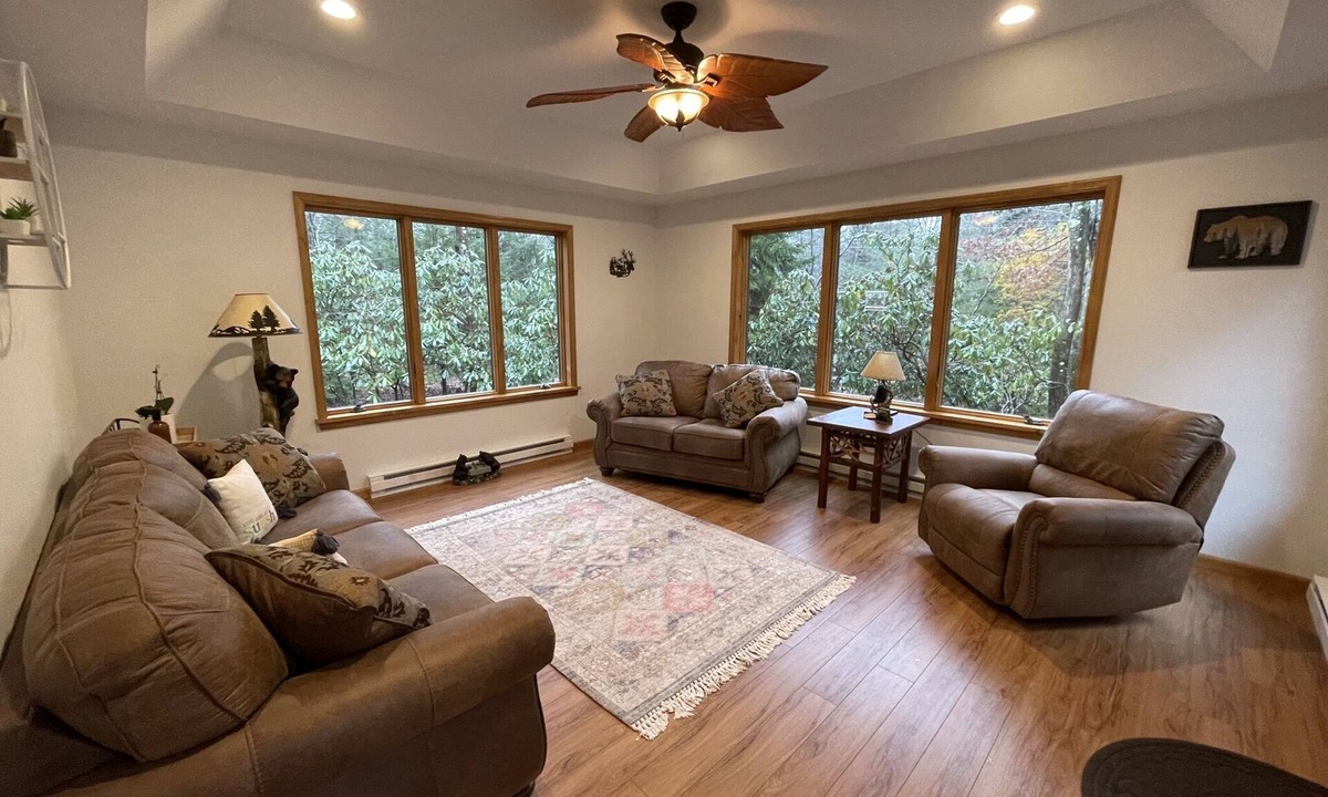 Pocono Pines House | Adorable & affordable! Minutes from Camelback and Kalahari!