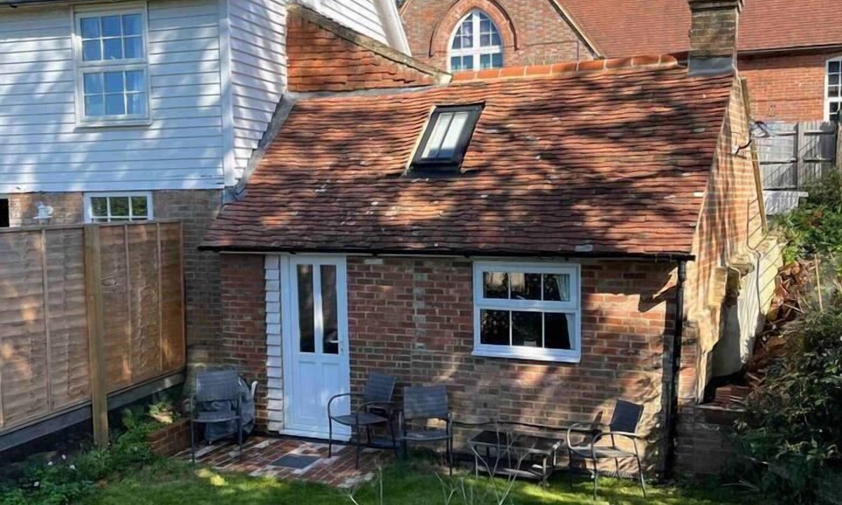 Heathfield House | Adorable and Cosy Tiny Cottage