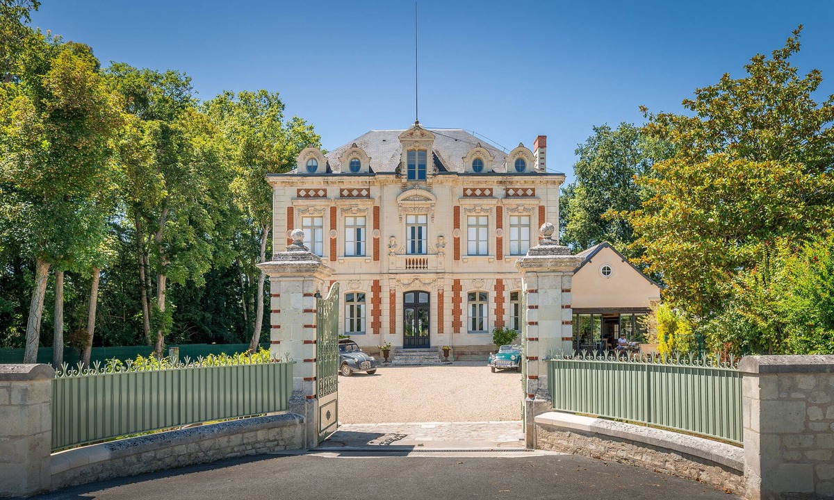 Avoine Apartment | Adorable apartment located in a castle