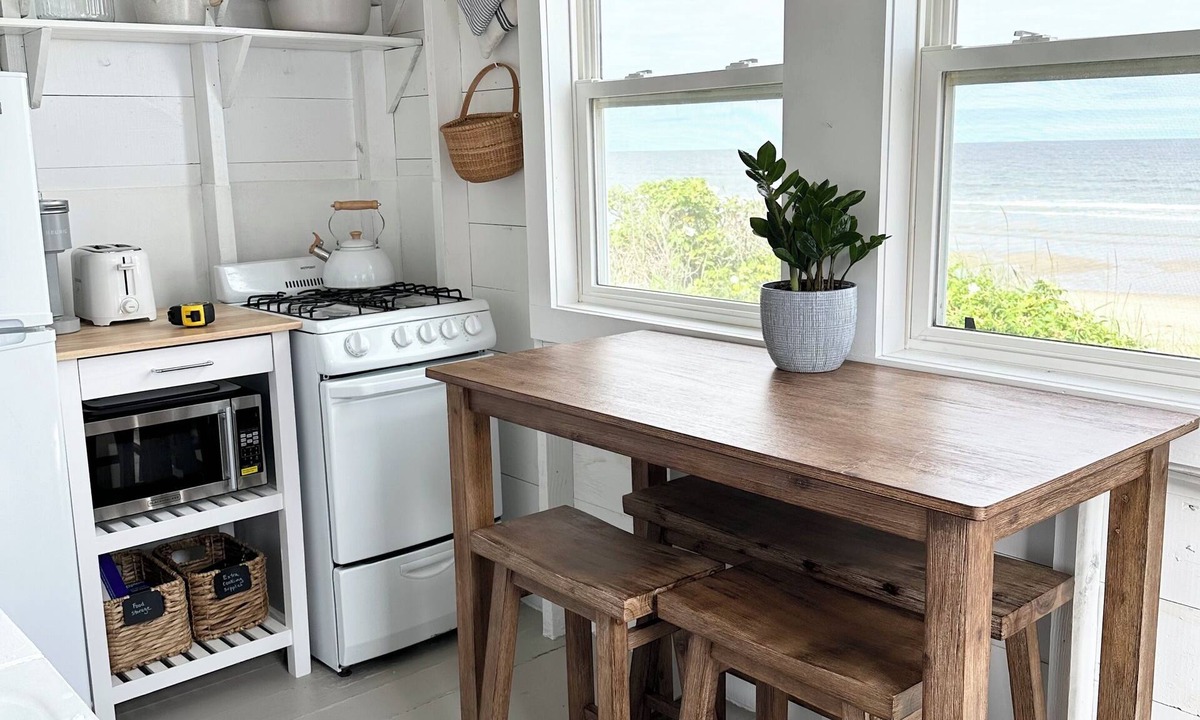 Wells Cabin | Adorable Beach Front Cottage on Moody Beach