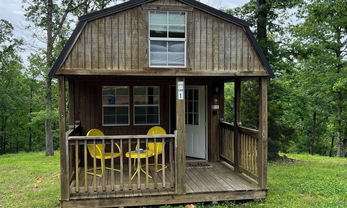 Cassville Cabin | Adorable cabin near Roaring River perfect for a relaxing getaway