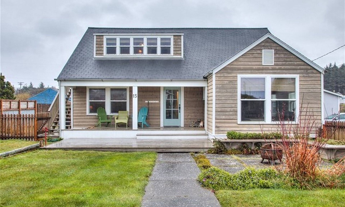 Pacific Beach House | Adorable Cottage 1.5 blocks from the beach!