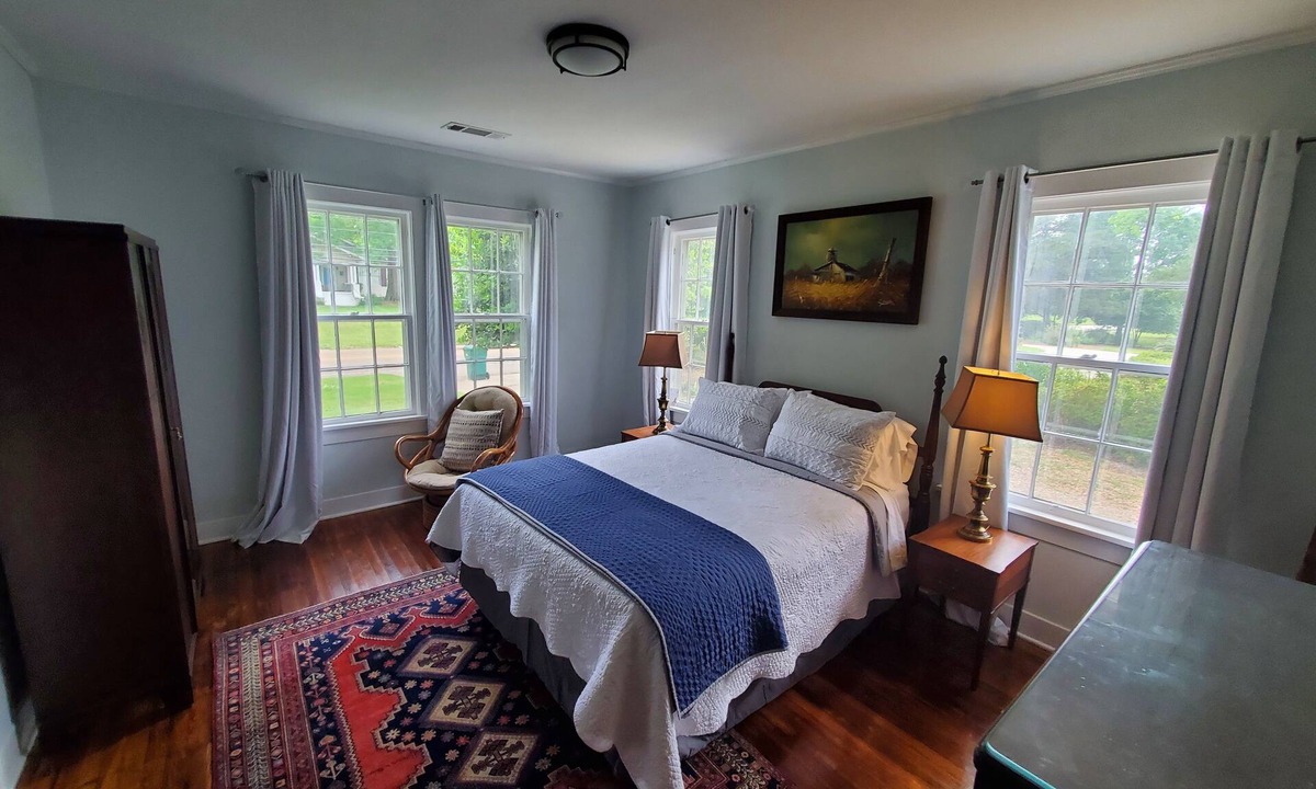 Canton House | Adorable cottage nestled in Canton historic district