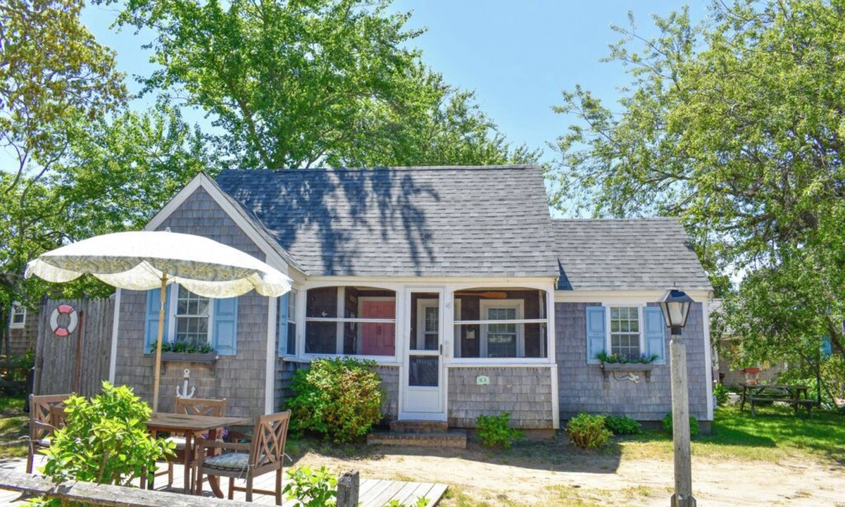 Dennis Port House | Adorable cottage on a dead end dirt lane just 200 yards from Sea Street beach