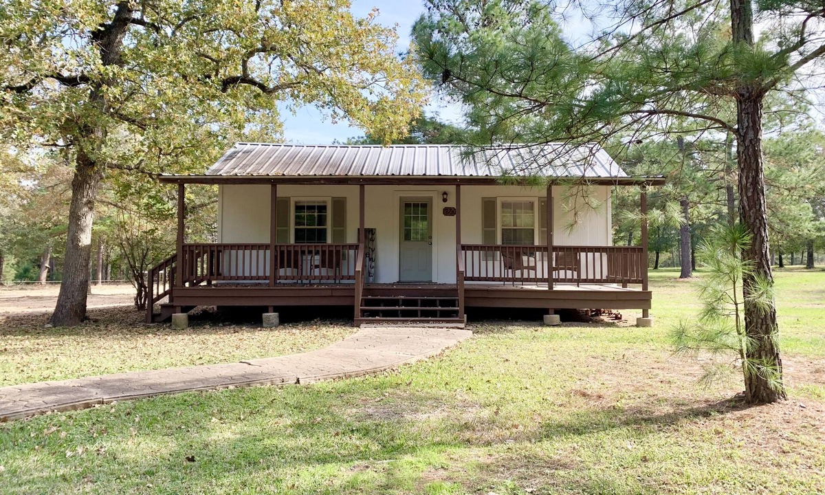 La Grange Cabin | Adorable Guest Cabin In The Woods