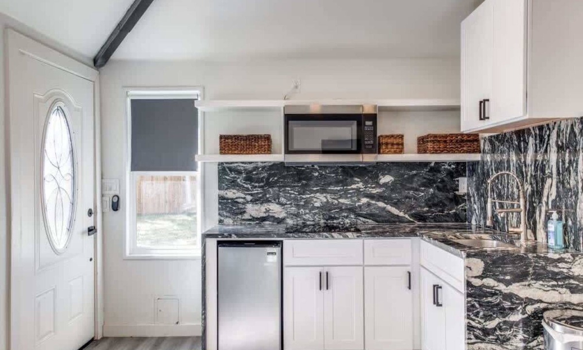 North Dallas House | Adorable Guest House/Private Yard