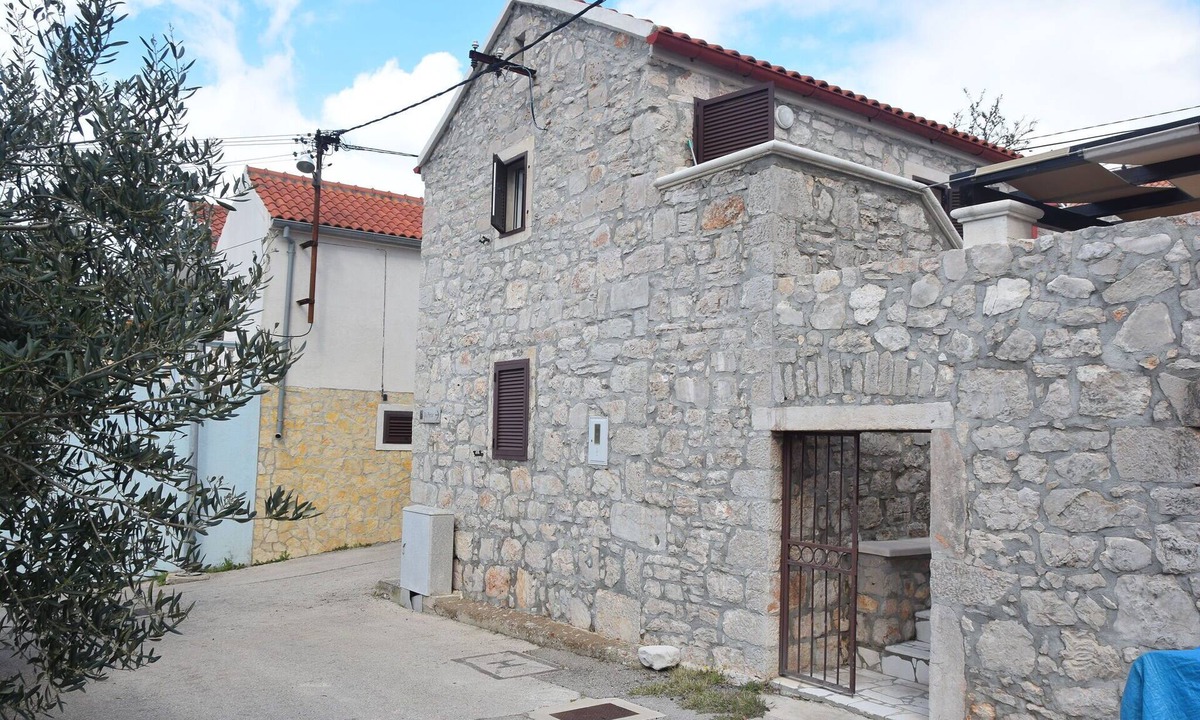 Kaprije House | Adorable home with private terrace