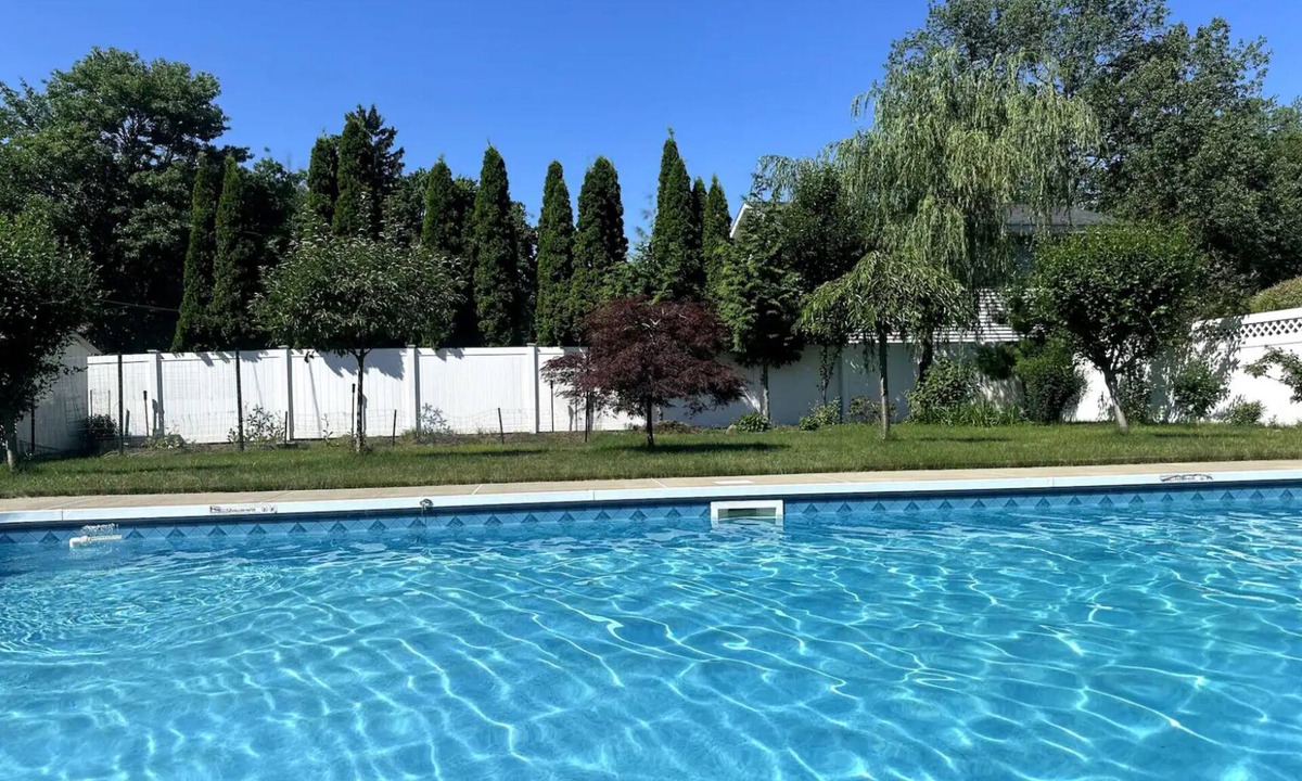 Colonie House | Adorable house with pool