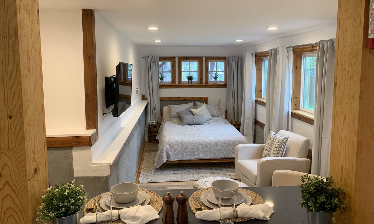 Redwood Heights House | Adorable Modern Chic In-Law-Unit