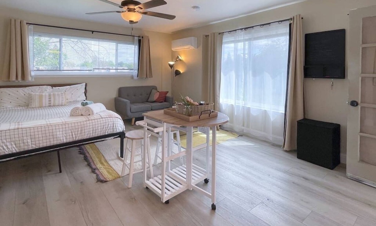 Arden-Arcade House | Adorable Private Guesthouse/Studio free parking