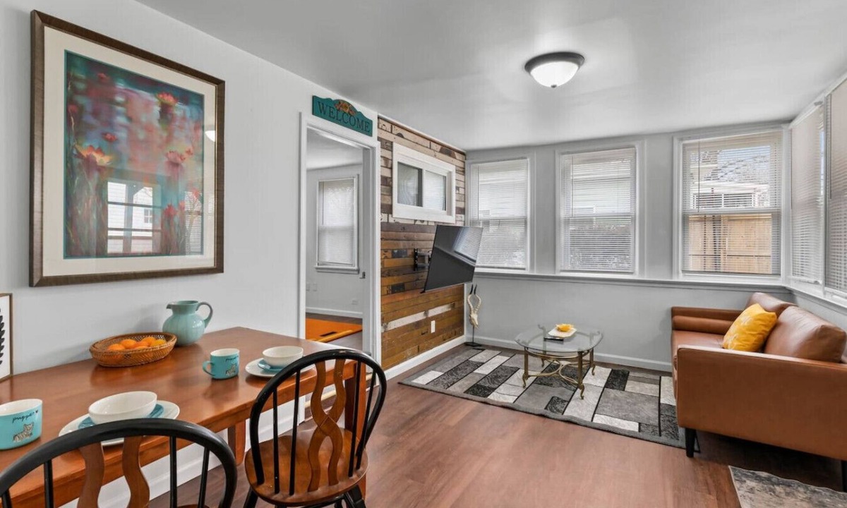 Imperial House | Adorable small house - quiet & safe - 2 BR 1 Bath