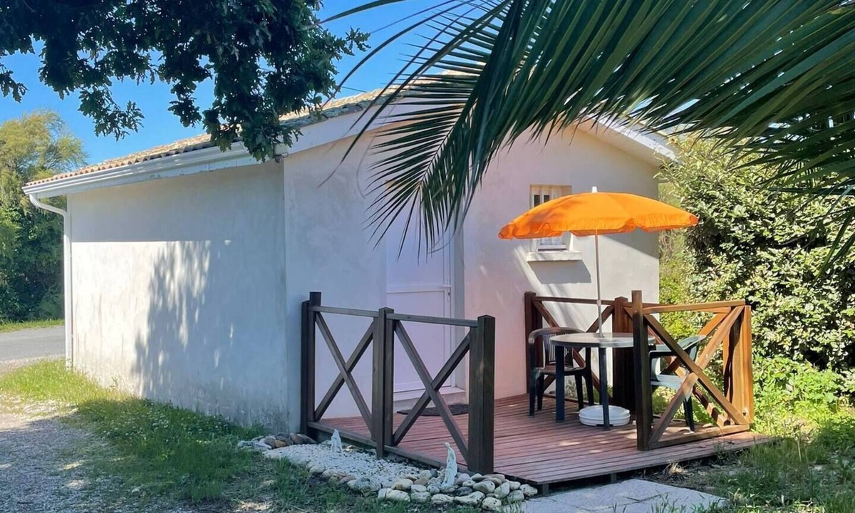 Talais Apartment | ADORABLE STUDIO NEAR THE SEA