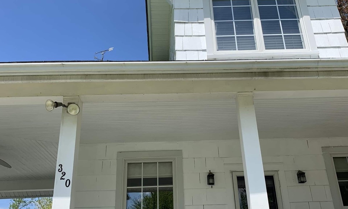 Mayo House | Adorable waterside cottage with pool Beach community