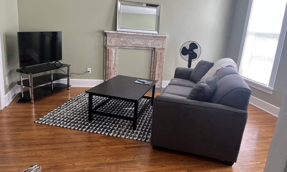 Front Park House | Adorable West Side Cottage free Onsite Parking