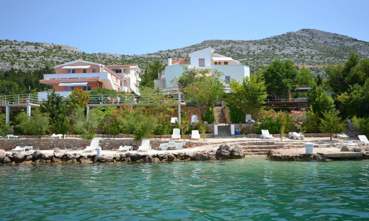 Starigrad Apartment | Adria Paradies by Marinko 2-room apartment no. 5 directly by the sea & beach
