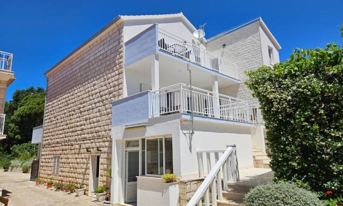 Cove Tri Zala (Zrnovo) House | Adriatic Guesthouse Balota with Shared Pool- Bungalow with Terrace (2)