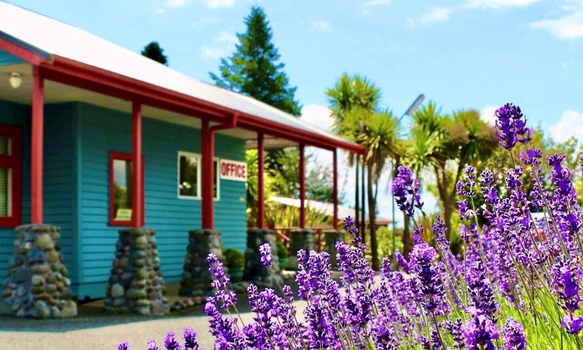 National Park Village Bed & Breakfast | Adventure Lodge & Motel