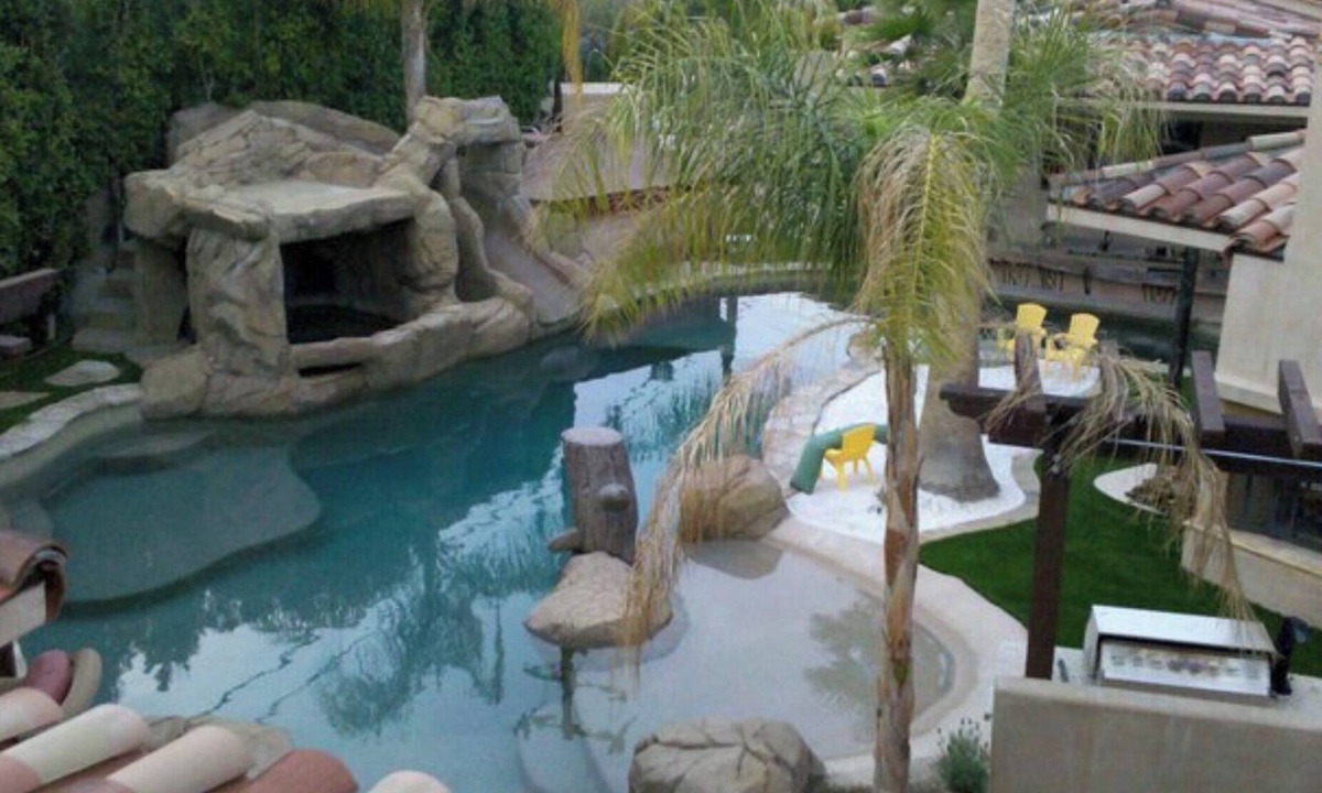 Warm Sands Villa | ADVENTURE! POOL with a LAZY RIVER! SLIDE & SWIM UP BAR.