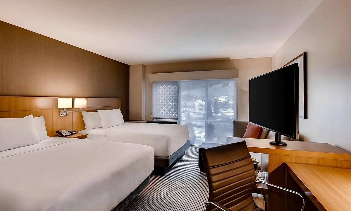 Mountain House Hotel | Adventure-Ready Mountain Stay Near Keystone | Free Breakfast and Hot Tub