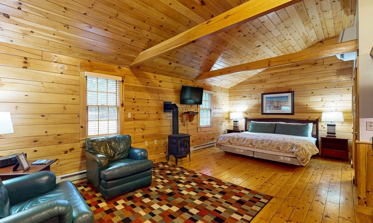 Northport Apartment | Adventure ready studio cabin with wooded views, fireplace, & AC
