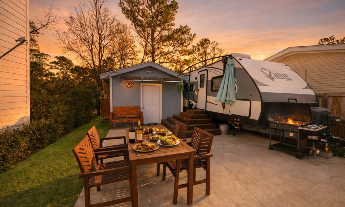 Willis House | Adventure RV Near Lake Conroe | Free Kayaks