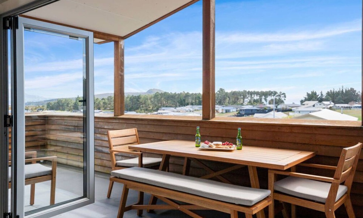 Motuoapa House | Adventure Sika - Relax on the deck with views