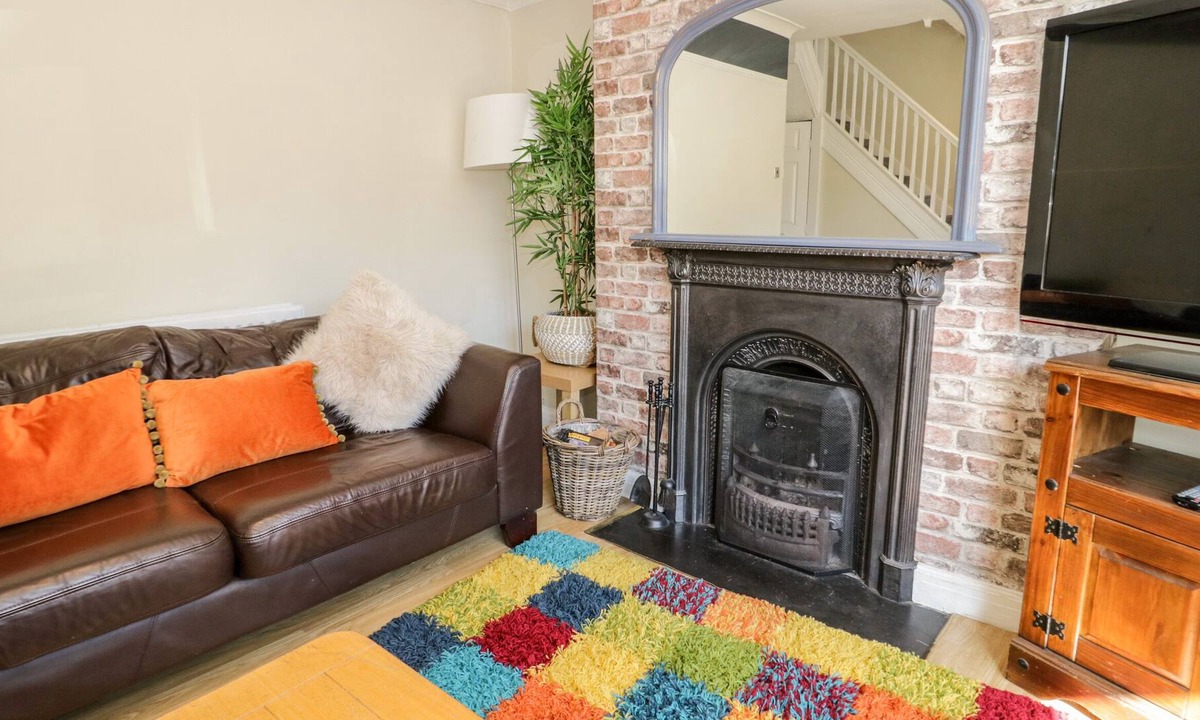 Llanfairfechan Cottage | AERONFA, pet friendly, with open fire in Llanfairfechan