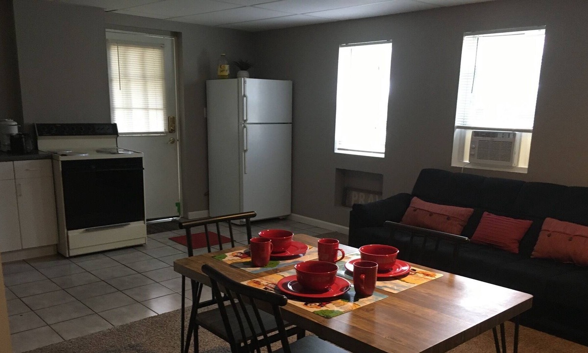 Hutchinson Apartment | AFFORDABLE 1Bd/1Ba Apt C