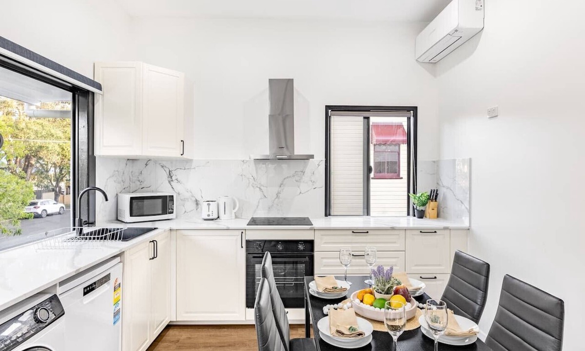 East Brisbane House | Affordable 2BR Unit @ CBD near Stadium/River/Mall