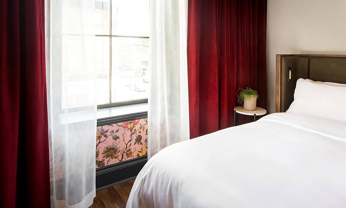 Riverside Hotel | Affordable 4 Classic King Size Suites