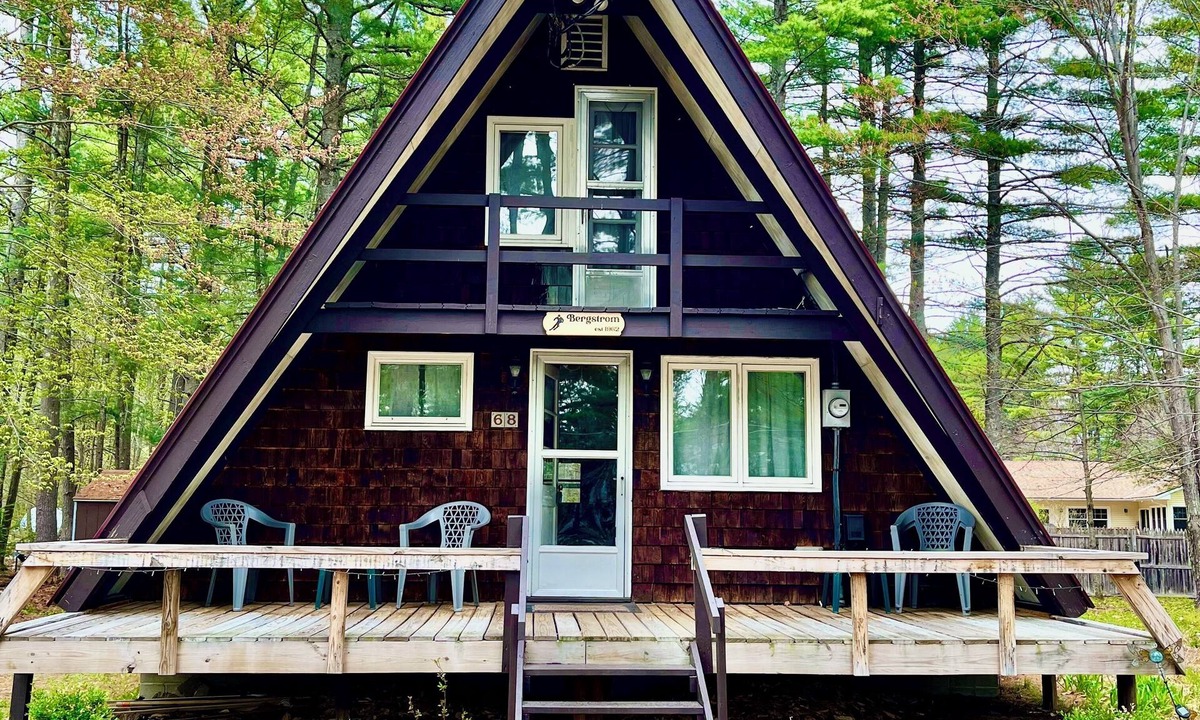 North Conway Cabin | Affordable and Adorable Aframe in the White Mountains!