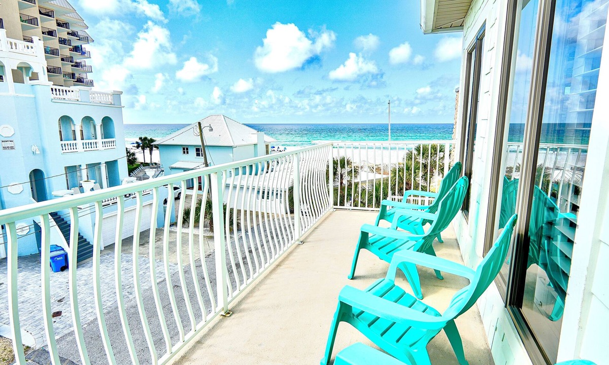 Gulf Lagoon Beach House | AFFORDABLE BEACHSIDE VILLA for Large Families- POOL 7BR 4BA GULF VIEWS SLEEPS 23