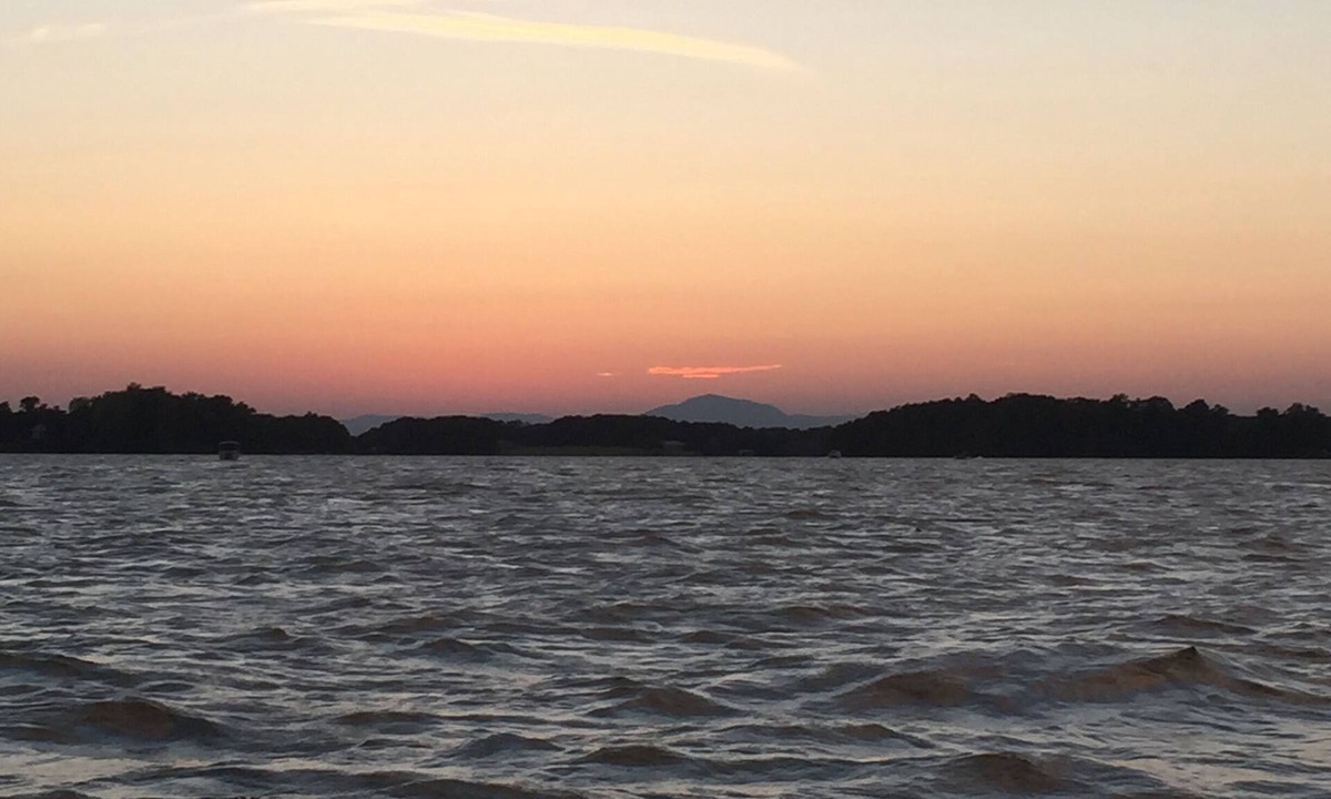 Penhook Cottage | Affordable Cottage in a Quiet Cove on Beautiful Smith Mountain Lake.