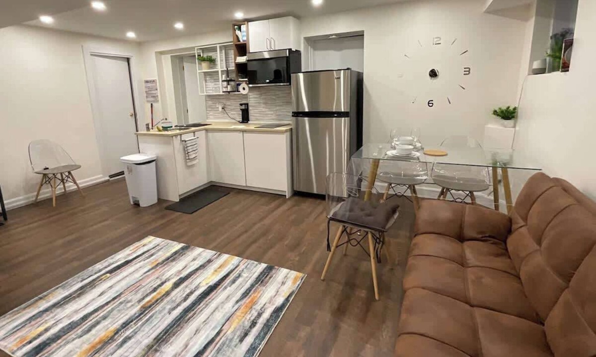 Cote-Des-Neiges—Notre-Dame-De-Grace Apartment | Affordable Cozy Basement Studio